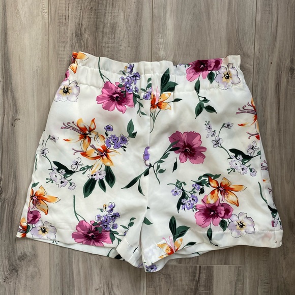 Spring themed shorts - Picture 2 of 2